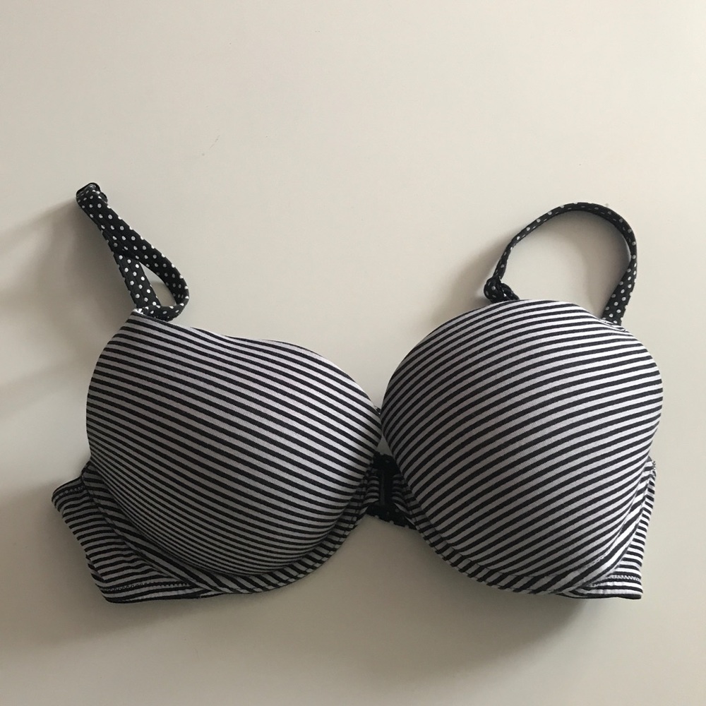 Victoria's Secret clip in front bra
